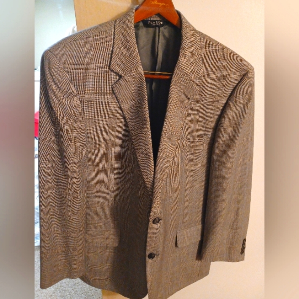 Jos. A Bank 100% Wool Gray Plaid Suit size 44 regular and 38 waist